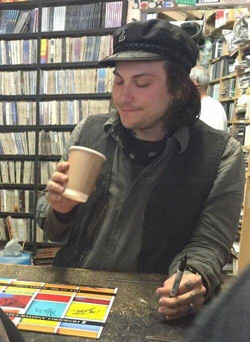 frank iero hourly tweet media