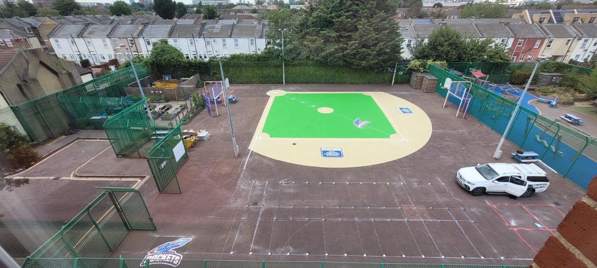 Dave &amp; Ellie travelled down to London on Friday to the opening of Ranelagh Primary Schools Baseball Court and the Ranelagh Rockets Team.🌟

Now allowing everyone to play baseball while making history as this is the first MLB London Series Baseball Pitch in the UK! ⚾#MLB