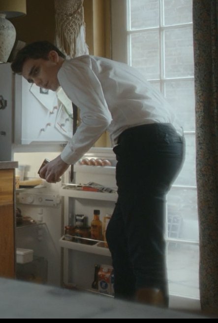 LockwoodsLooks's tweet photo. For #PinkSocks I will write not about Lockwood's socks, but about his trousers. They are a much debated item, loved by many and confusing to others. He wears so-called Fish tails (back) trousers, which were popular back in the day +
#SaveLockwoodandCo 
Lockwood and Co https://t.co/wKGwXzR27C