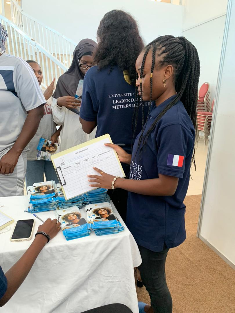 CDakartech's tweet image. Grâce à des formateurs experts de leurs domaines, le 𝐂𝐨𝐥𝐥𝐞𝐠𝐞 𝐝𝐞 𝐏𝐚𝐫𝐢𝐬 𝐒𝐮𝐩𝐞𝐫𝐢𝐞𝐮𝐫 𝐃𝐚𝐤𝐚𝐫𝐓𝐞𝐜𝐡 propose des formations de haut niveau dans les secteurs du digital de l&apos;informatique.
📞Contactez-nous:
☎️: 00221 76 301 15 23 / 00221 77 296 73 73
#DakarTech