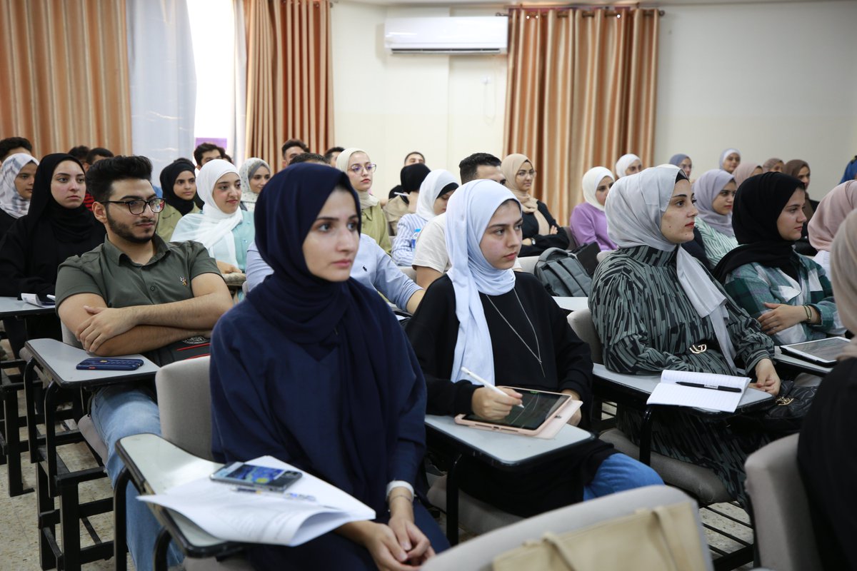 بالصور  .. انطلاق العام الجامعي 2024/2023
رئيس الجامعة ونواب الرئيس خلال جولة لتفقد انتظام الدراسة، واستقبال الطلبة الجدد.