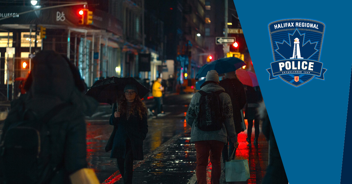 HfxRegPolice's tweet image. Fall brings night earlier, making our streets dark in the evening. Let’s always be extra alert near crosswalks &amp;amp; stay mindful of all road users. #SlowDown, #AvoidDistractions &amp;amp; make community roadways safer for everyone.