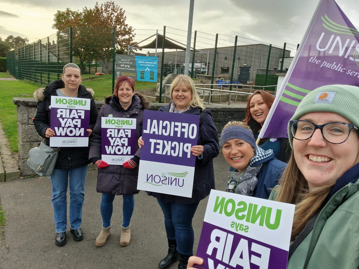 feefster30's tweet photo. Day 1!  Let's go! 🟢🟣🟢🟣💪 @UNISONPerth @unisonscot  #payupforcouncilstaff https://t.co/riSZ2mkXGY