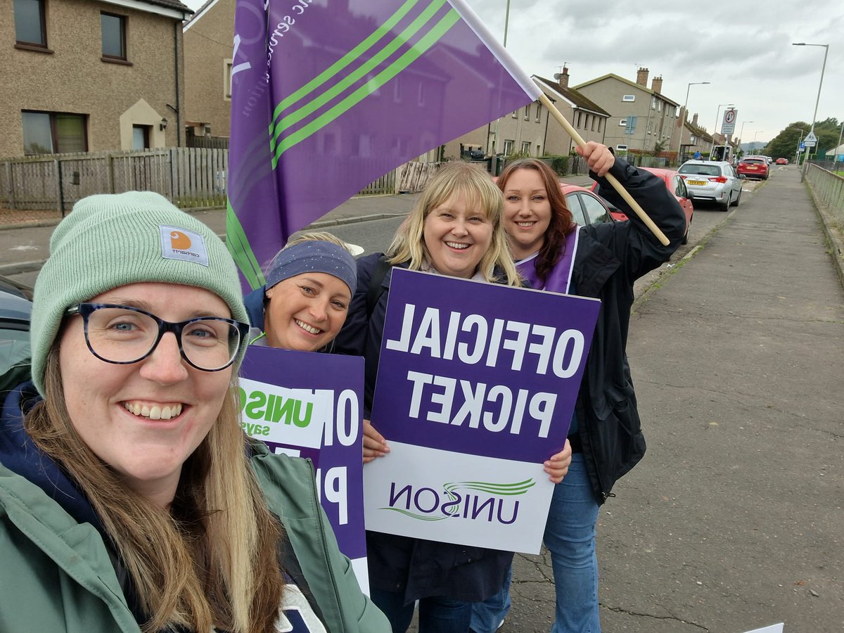 feefster30's tweet photo. Day 1!  Let's go! 🟢🟣🟢🟣💪 @UNISONPerth @unisonscot  #payupforcouncilstaff https://t.co/riSZ2mkXGY