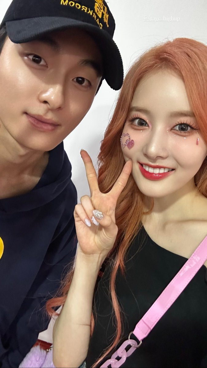 girlseayou's tweet photo. [230926] Finally, Chanyoung and Sieun meet again
He watched STAYC's concert 😆

#YoonChanYoung #Chanyoung #윤찬영 #尹灿荣 #STAYC #staycsieun #parksieun #sieun https://t.co/2Db47yFBwf