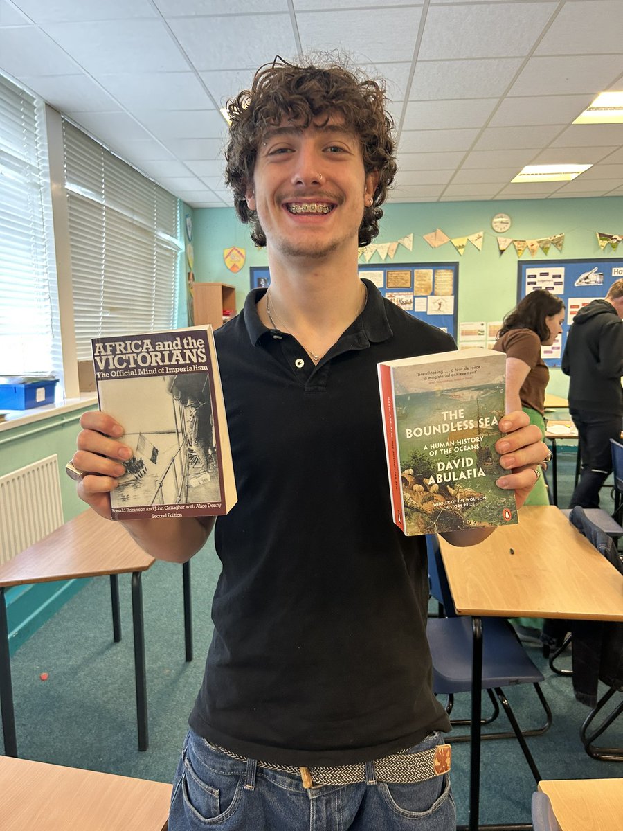 HistoryQphs's tweet photo. Year 13 are starting their coursework. Felix is excited to start his background reading. #buzzing https://t.co/jMJAXrKJkD