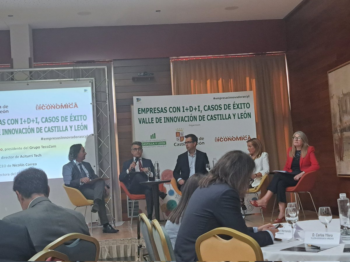 abajoizq's tweet image. Y segunda mesa de experiencias con empresas 100% innovadoras, en a jornada #Burgos #empresasinnovaorascyl conociendo productos de #TecoZam #aciturritech @NicolasCorreaSA @cluster_facyl