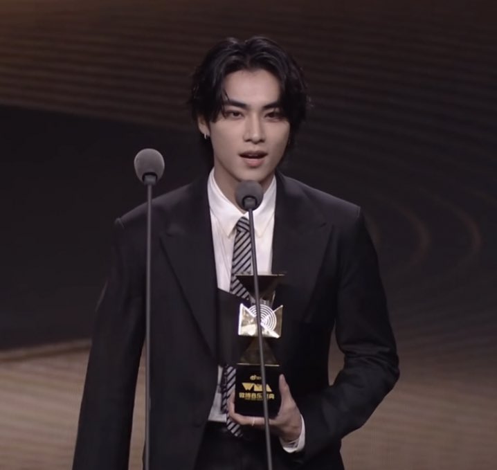 🍒 XIAOJUN WAVES tweet media