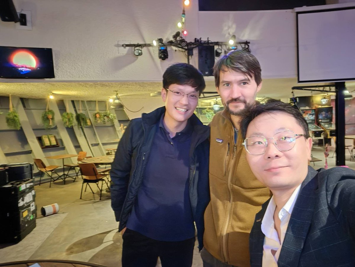 Excited to go back EU for conference and short visit, finally met with many olds friends that have not been able to see each other for more than two years. See you guys next time🛫