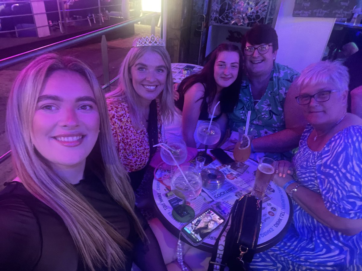 nattwilliams's tweet photo. Gorgeous long weekend in Portugal for my early 30th celebrations 🌞🍹💃🏼🇵🇹 https://t.co/zqZq8Qcyp7