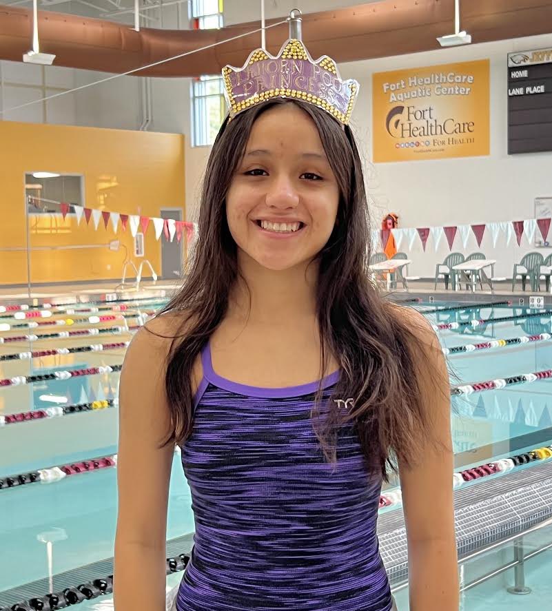 richjaeahsart's tweet image. Lilly passed the Pool Princess crown to Nidian Roman for always having a positive attitude!  #eahsgo #1herd #goelks