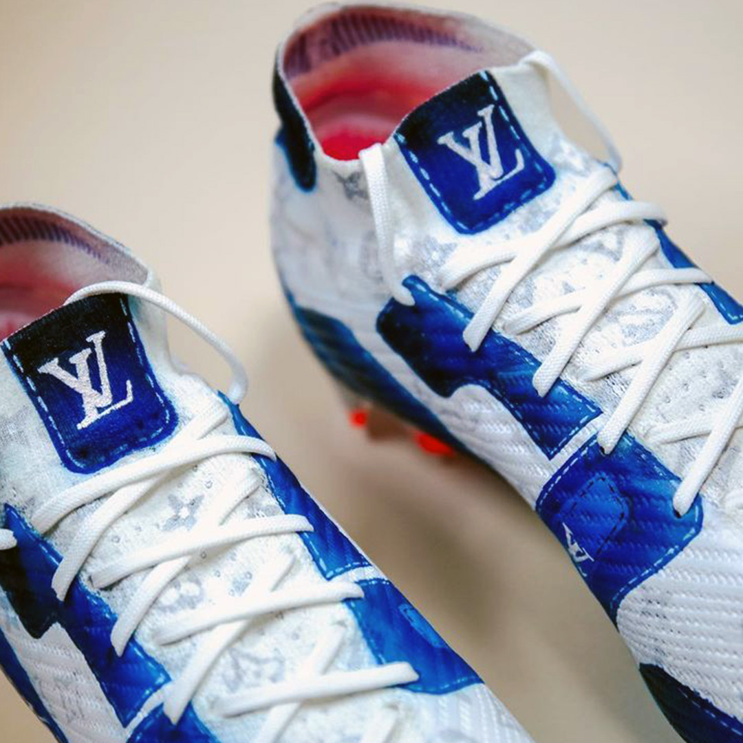 Football_Boots's tweet photo. Swithadot drew inspiration from the LV Trainer Sneaker and applies its aesthetics to the Nike Mercurial Superfly; your thoughts?
-
#swithadot #louisvuitton #lv #lvtrainercommunity #lv408 #customboots #nikefootball #mercurialsuperfly https://t.co/CCqoTsMs3c