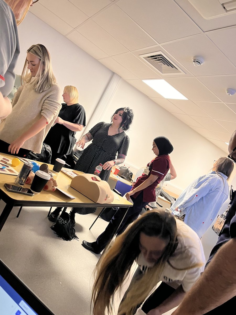carlwalker1977's tweet photo. All ward staff receiving bespoke wound care and pressure ulcer management training over three sessions from the amazing TVN team @jackharrys @joanne_foster1 @NadinePeart @STsafetyquality @SouthTees #teamrenal #tvn #improvingpatientcare https://t.co/g2G2jhc162
