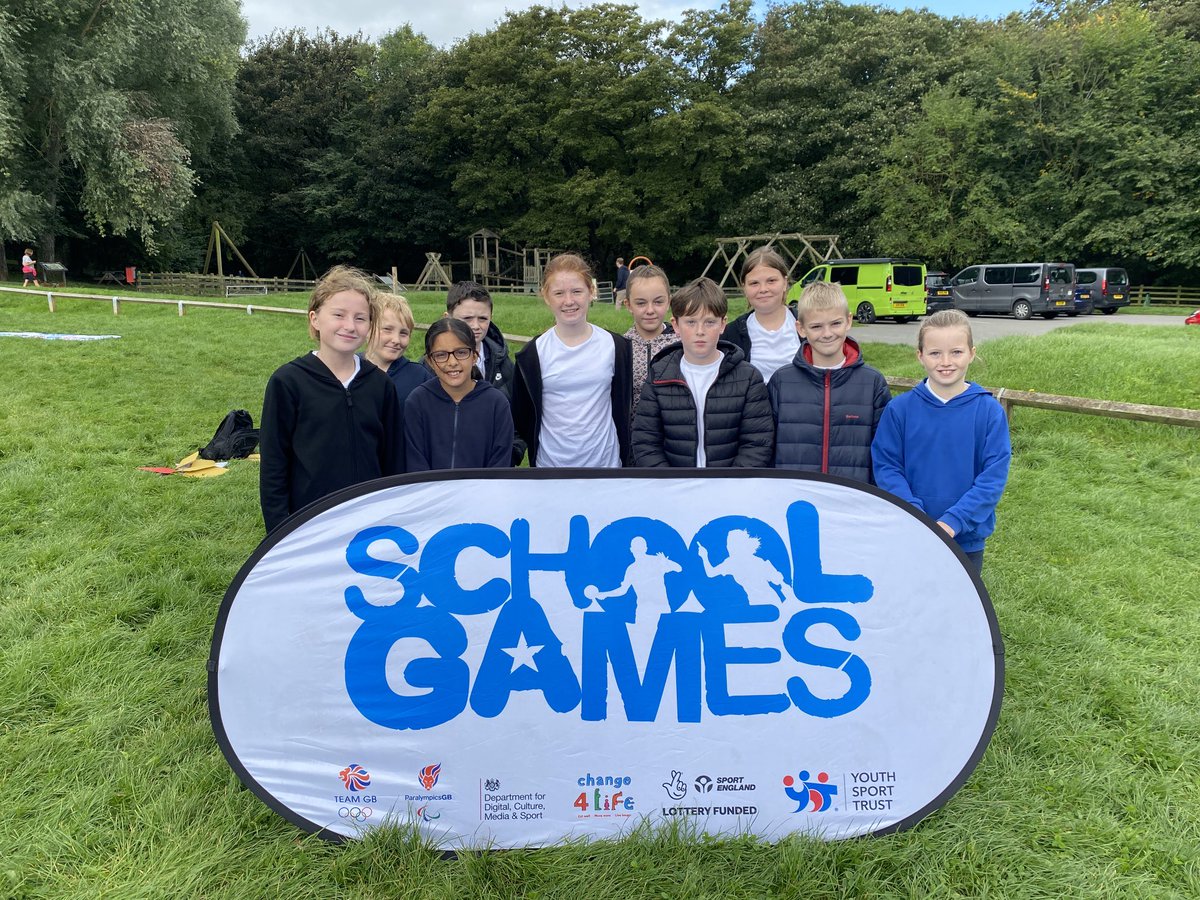 AcklamWhin's tweet image. Some of our Y6’s have been practising their map reading and orienteering skills this morning outside in the fresh air. #funoutdoors @middlesbrosgo