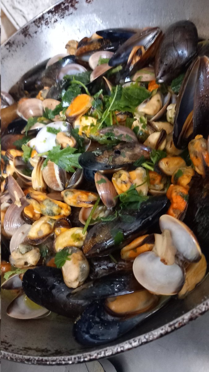 IoLaGipsy's tweet image. -Che ti mangi oggi di buono?
-Niente.  Due spaghi al volo 😏

#BuonPranzo TweetTèrini del mio Corazón 😋