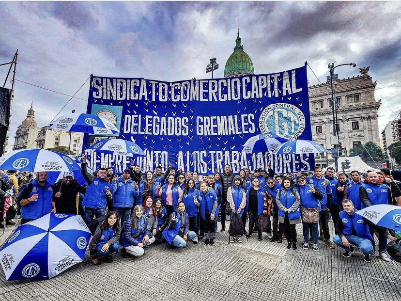 Muy feliz día empleadas y empleados de comercio! En especial a mis compañer@s de lucha y militancia permanente, ell@s, l@s que no bajan los brazos nunca, sabiendo conscientemente que fuimos elegidos para defender y reivindicar los derechos de l@s trabajador@s. #26S
#comercio
