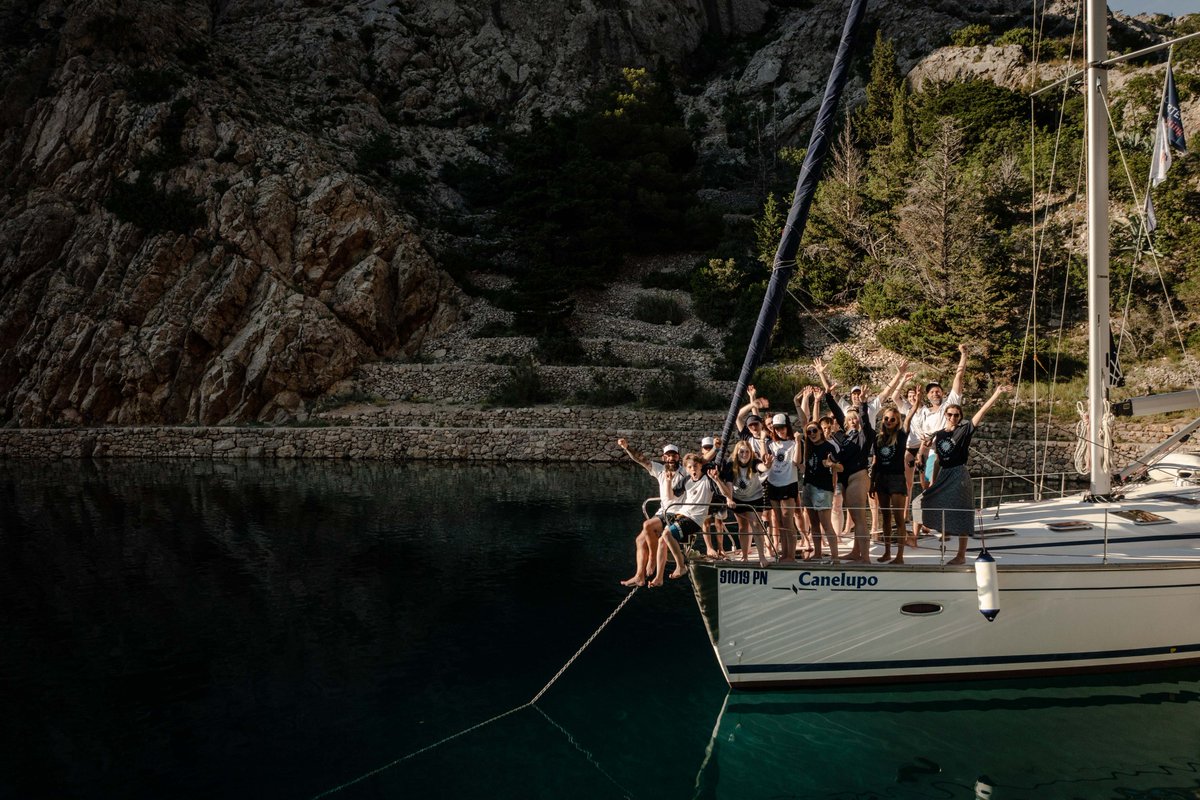 Children in need going on a #sailing trip - Sail for Kids makes it possible! While enjoying life at sea and fun activities, Spreadshirt has equipped the young sailors by #sponsoring shirts, caps and bottles. We love to support this #goodcause! More info: sailforkids.org