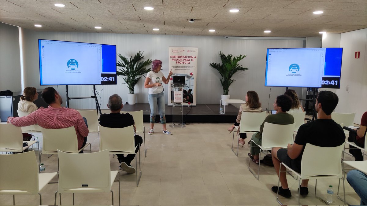 ceeielche's tweet image. SúBT, encargada de la ponencia en este instante.

#LLAMP #LLAMPAMES #LLAMP3i