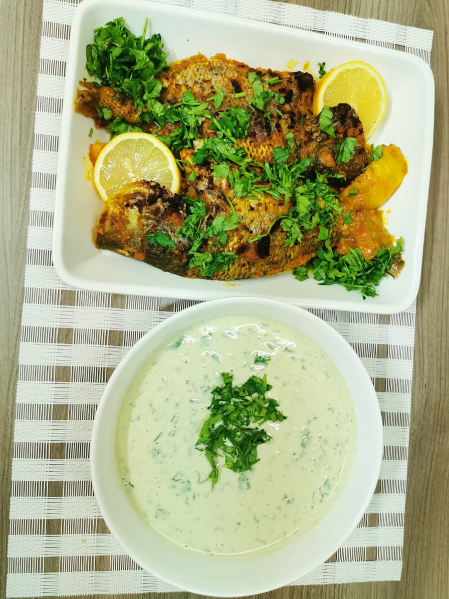 مساء الخير يااحلى متابعين 🌷🌷🌷🌷🌷🌷🌷 وصفة اليوم
 السمك المشوي
🐟🐟🐟🐟🐟🐟🐟 هذه الوجبة من الوجبات السهلة والبسيطة ،
أخترت لكم نوع سمك مميز ولذيذ لهذه الوصفة، (سمك الهامور) صغير الحجم، لكن طبعاً يمكنك استخدام أي نوع آخر من السمك لهذه الوصفة.

سمك مشوي بالفرن 🐟🐟🐟🌷🌷🌷🌷