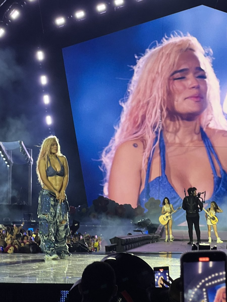 katgrr07's tweet photo. @karolg Que show tan increíble en Orlando. Paraste tráfico y tumbaste la casa! 
#losdesiempre https://t.co/xF7sdlsSdx