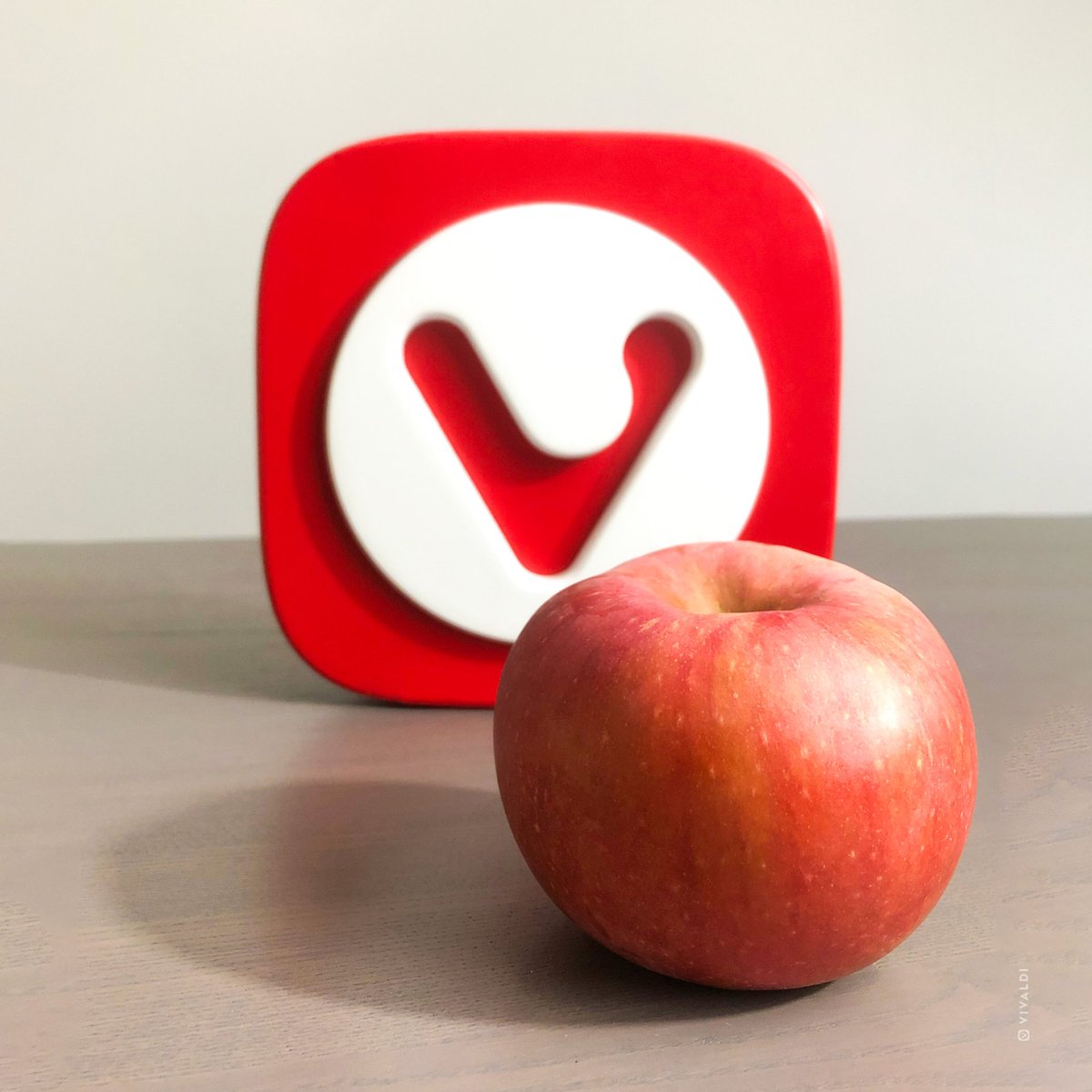 Vivaldi_es's tweet image. ¿Preparados para morder la manzana? 😏

#VivaldiOniOS #iOS #iPhone #iPad #Navegador #Apple
