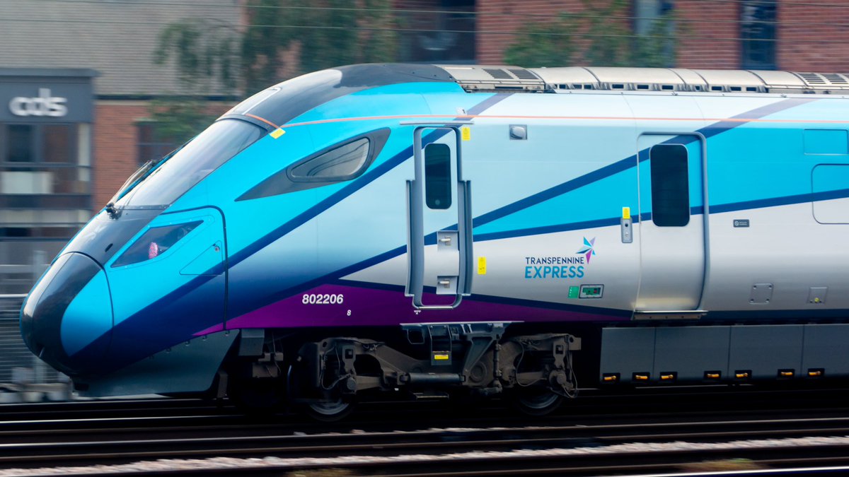 AviationZc's tweet image. 802206 of @TPExpressTrains arriving into Leeds last week. 

@TPEassist @Class8xx 

#class802 #rail