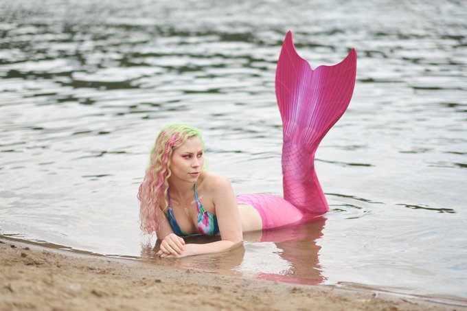 Who thinks I should make a mermaid video?💦😋 https://t.co/0rg6jNaiuv<a href="/tag/mvsales"class="tags"><span>#mvsales</span></a>