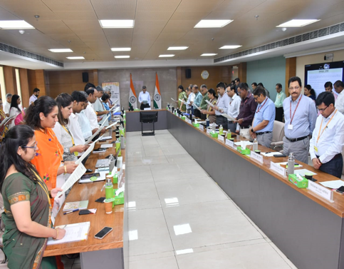 Sh. Rajesh Kumar Singh Secretary, DPIIT administered Swachhata Hi Sewa pledge to the officers of Deptt. For Promotion of Industry and Internal Trade (DPIIT) on 26.09.2023. @DARPG_GoI @PiyushGoyal @SomParkashBJP