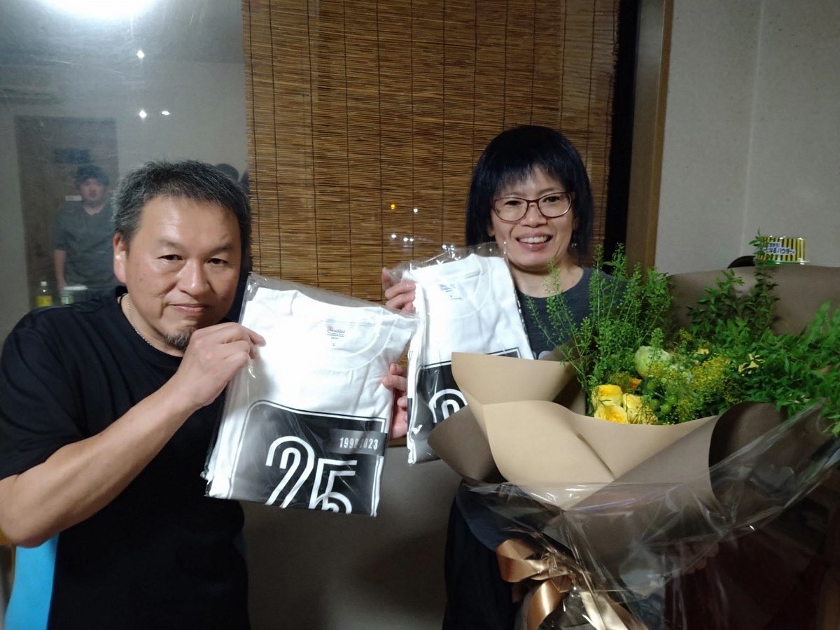 gogo_kaming's tweet photo. お陰様でお店が25周年を迎えました。携わって来たスタッフと家族でささやかにお祝いさせていただきました。

 #とこや処髪ing #四日市とこや #四日市散髪  #四日市床屋 #四日市メンズサロン #四日市メンズ脱毛  #ヒゲ脱毛四日市　#田中トシオカレンダー  #田中トシオ #田中トシオの弟子　#cnc中部 https://t.co/MLO4fdhywy