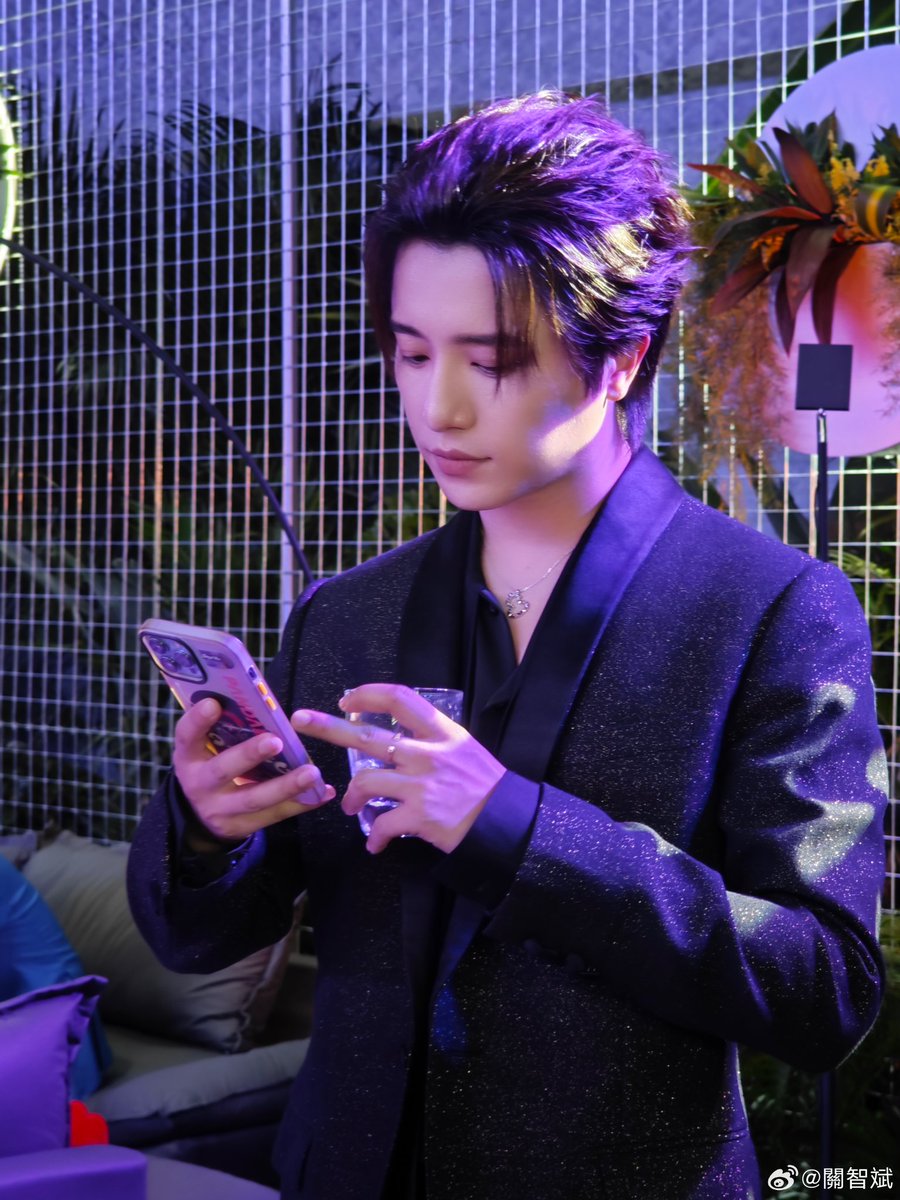 boyuanarchive's tweet photo. 230926 💚 關智斌 Kenny Kwan Weibo Update
🔗https://t.co/PSIACmm4OR
✳️ BoYuan appeared in picture from 微博音乐盛典 Weibo Music Awards 2023 posted on Kenny Kwan's Weibo! 💕
#伯远 #BoYuan #ป๋อหย่วน #보위엔 #BáViễn #CallMyByFireS3 https://t.co/N25fcZZ5nm