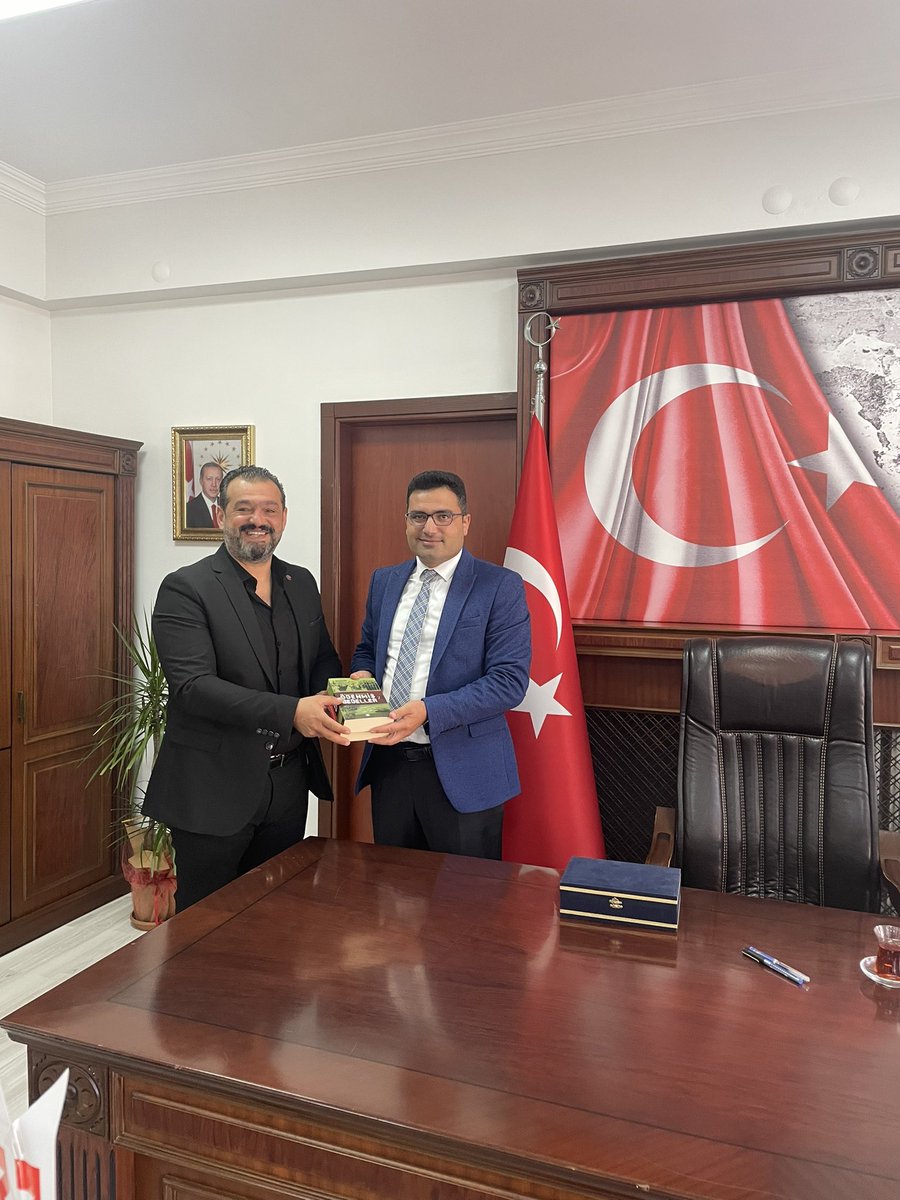AlaplEbs's tweet photo. Memur-Sen’e bağlı iş kolları başkan ve başkan yardımcıları ile İlçemize yeni atanan Kaymakamımız Selçuk KÖKSAL beyi ziyaret ettik. Kendilerine hayırlı olsun dileklerinde bulunduk https://t.co/BgevyiBMQ4