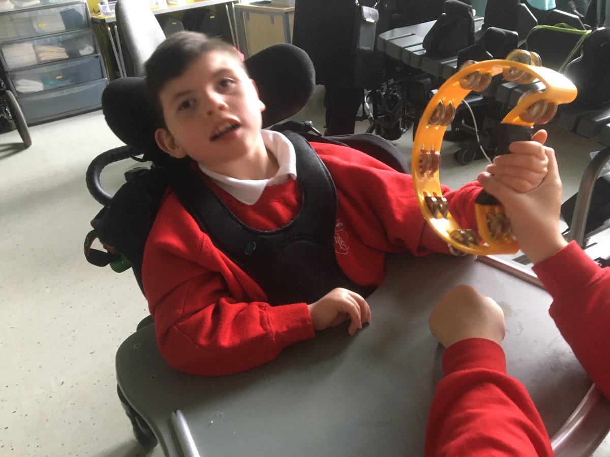 mrsmcateeDPS's tweet photo. We’ve explored different sounds, shapes and colours with ⁦@DrumparkBadgers⁩ . The children had so much fun! ⁦@drumparkprimary⁩ https://t.co/6fBoHn575g