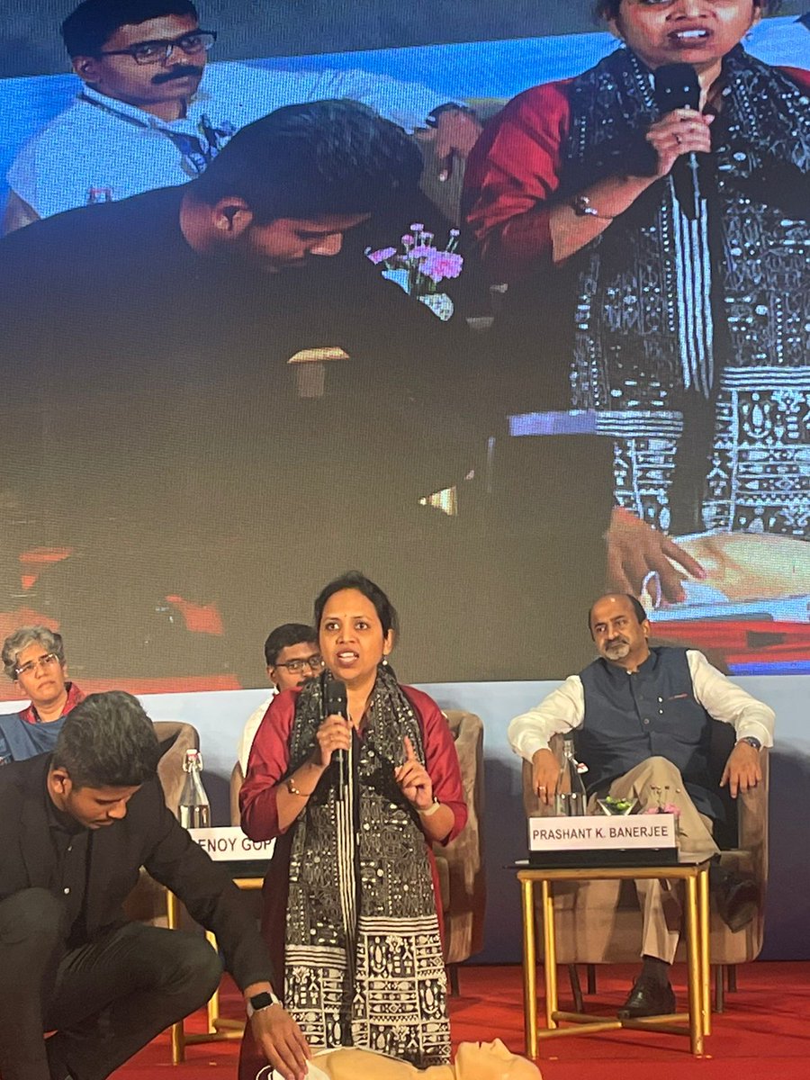 siamindia's tweet photo. In an engaging interaction, Ms. Shruti Adhhav, Founder, Value Life Foundation, showcased a powerful demonstration on the very fundamentals of administering CPR for saving life of an unconscious or unresponsive road accident victim.
#SAFEAC23 #BTNR #SurakshitSafar (SIAM’s safe journey initiative)