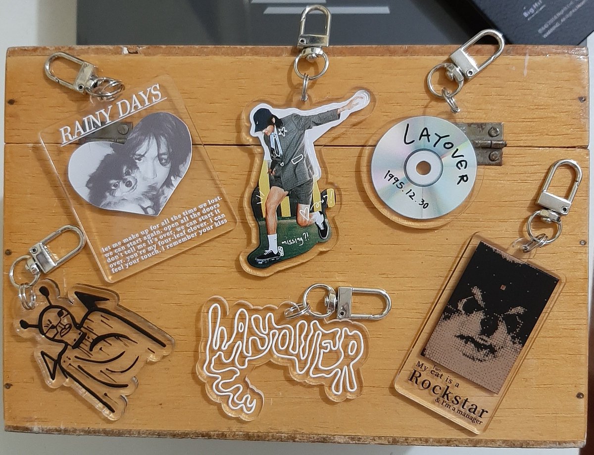 bobicart's tweet photo. #bobiupdates
*・゜゚(^O^)↝ JITB B3 + Layover
♣︎ the keyrings finally arrived! but idk pa when ako makakastart magpack since hectic pa uni sched q, pero probably within this week or next week!
thank you so much for the patience 🤍
btw here are the layover keyrings!! https://t.co/vYX6jBMgqu