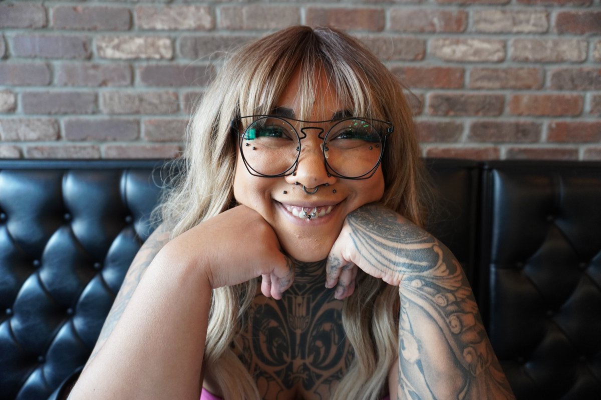 SlumChronic's tweet photo. Home ♥️ and the world through my eyes -
Sitting across from my future, bright and beautiful. @HamburgerHooker https://t.co/lm6Gr6yQwe