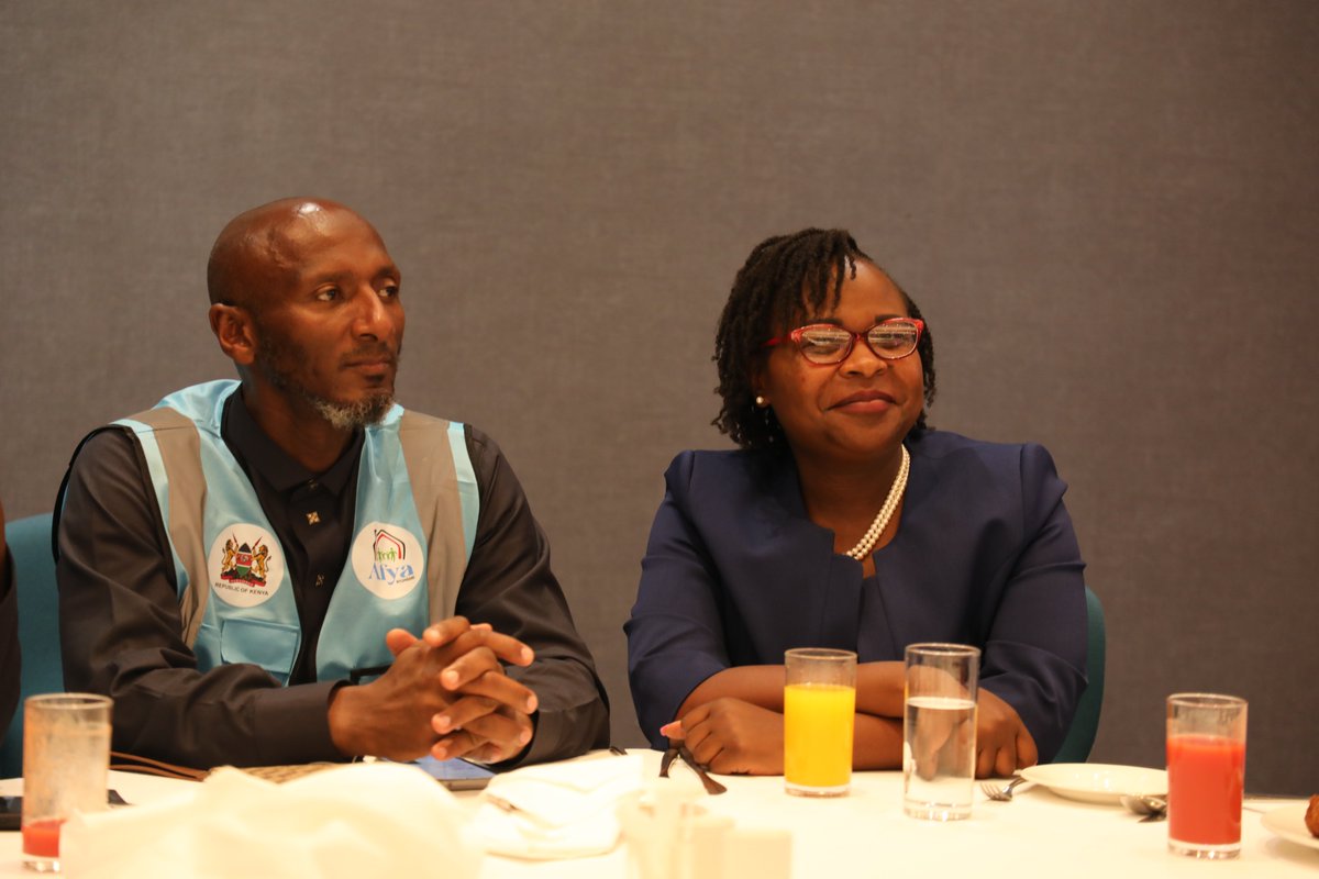 Chu4Uhc's tweet photo. "Dreams realized! All 100K CHPs now paid, digitized, and kitted. We're committed to partner with @MOH_Kenya to show the impact of this investment in our CHPs on our healthcare system." - Anthony Gitau @JNJGlobalHealth, celebrating CHU4UHC milestones at a post-flag-off luncheon. https://t.co/FdhF1mCNcZ