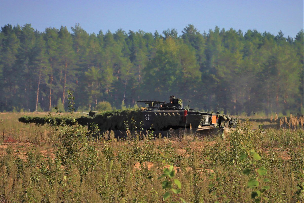 NATOpoRusski's tweet image. Боевая группа @efp_lithuania 🇱🇹 «спустила с цепи» «Леопардов» в ходе учений Rising Bull. 🇩🇪 ОБТ #Leopard2 обладает огромной огневой мощью и точностью стрельбы, и способен уничтожить любую цель на своем пути.