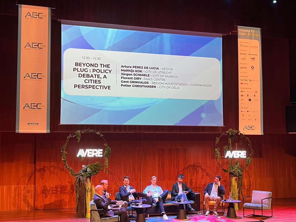 AVERE_EU's tweet image. Our panel on Beyond the Plug is starting now. We&apos;ll hear from cities and regions across Europe on the relationships between #EVs and electric grids and how they #JoinForcesfor2035 to decarbonise transport in the continent.