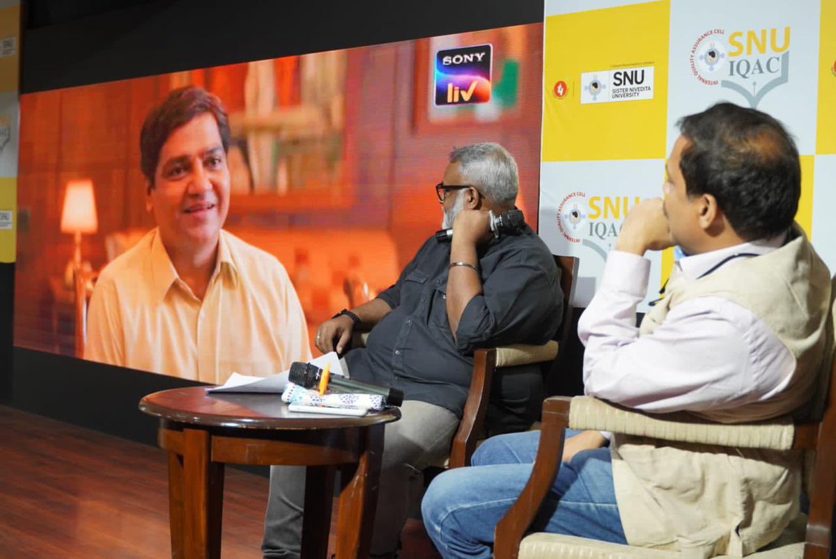 sanjayreporting's tweet photo. #Telgi chasing me at Kolkata. Had a wonderful experience to be part of S N University’s conclave. More happy to be grilled by journalism Students n teachers on various topics, which included #Scam2003OnSonyLiv and #Scam2003Book
I was happy the infrastructure of journalism department. It is so good that a regional news channel can operate from there. @HarperCollinsIN published book #TelgiReporterDiary also reflected there.
@narendrabandabe
#Scam2003 #TelgiBook #तेलगी @anupamshri