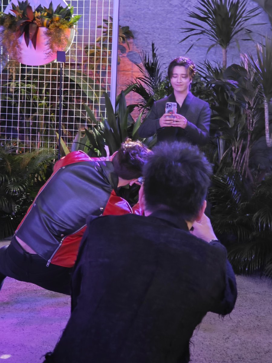 boyuanarchive's tweet photo. 230926 💚 胡彦斌工作室 Tiger Hu Yanbin Studio Weibo Update
🔗https://t.co/Y1o65XkIbK
✳️ BoYuan with Kenny Kwan and Tiger Hu Yanbin backstage at the 微博音乐盛典 Weibo Music Awards 2023 💕
#伯远 #BoYuan #ป๋อหย่วน #보위엔 #BáViễn #CallMyByFireS3 https://t.co/ZOfRvjAWcl