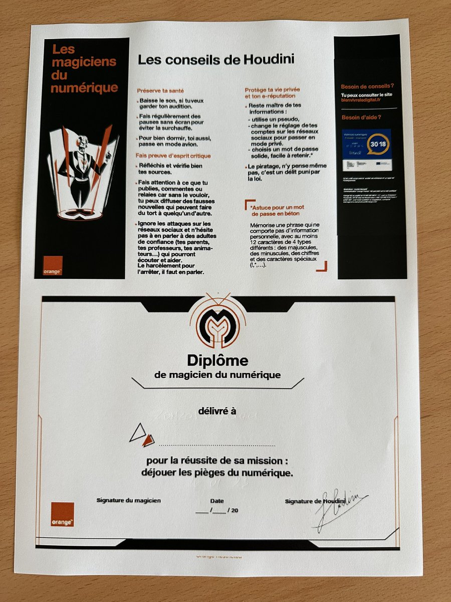 LavigneOlivier1's tweet image. Face au harcèlement et aux risques du numérique, @OrangeIDF se mobilise. Très heureux d’avoir pu assister ce matin à l’atelier « magiciens du numérique » avec les 6e du collège Albert Camus de Brunoy 91. 
👏 à l’équipe d’animation et à la direction du collège