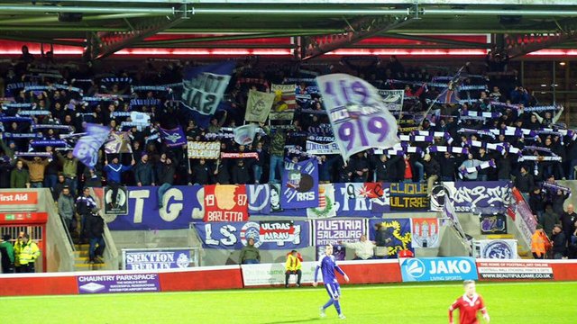 FCUnitedMcr's tweet image. We'd like to wish our good friends at @AustriaSalzburg the best of luck in their ÖFB Cup 2nd Round match against RB Salzburg tonight! 🏆

We have fond memories of their visit to Broadhurst Park in 2017 and our return visit to Salzburg in 2018

🔴⚪️⚫️ #FCUM 🤝 #SVAS 🟣⚪️🟣