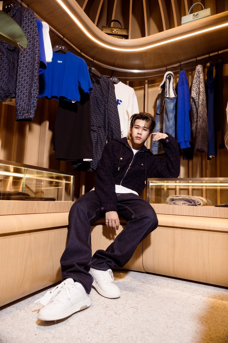 LYKNofficial's tweet photo. 🤍🤍🤍
#OffWhite
#FallWinter23
#OffWhiteBangkok https://t.co/6e2TQl2ogJ