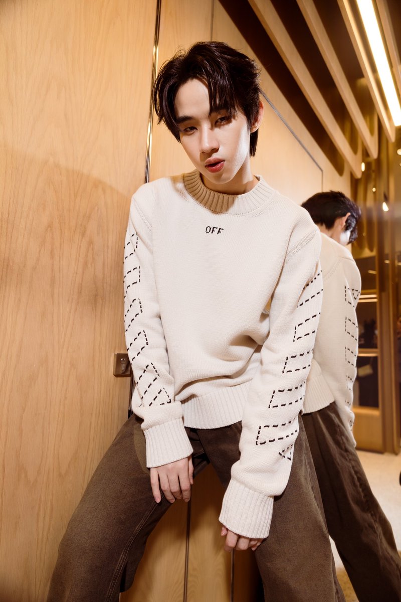LYKNofficial's tweet photo. 🤍🤍🤍
#OffWhite
#FallWinter23
#OffWhiteBangkok https://t.co/6e2TQl2ogJ