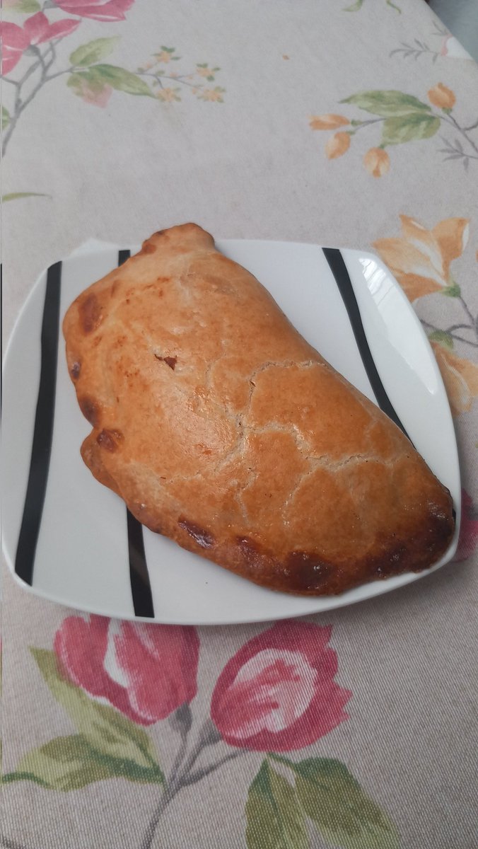 PepGranellTrave's tweet photo. Més #pastissets de tonyina,ou i tomaca
Menys baos,gyozas i eixe tipo de coses...
Totalment d'acord en @pacolonso 💪👋😉
#cuina #empanadillas #VALENCIA #castellon #forn #hornotradicional #costums #cuinavalenciana #menjar #bondia #gastronomía #gastrolovers #foods #comboi #EAT https://t.co/XU6StbZBob