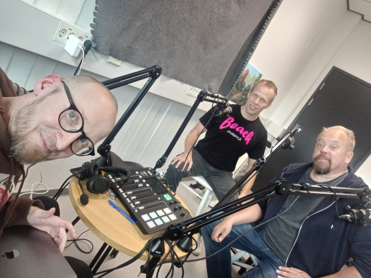 Jakso 47: Teknologia ohjauksen tukena. Vieraana Jyväskylän Lyseon opo Jussi Lounassalo. <a href="/gradia_fi/">Gradia</a> #oph #wilma #chatgpt #aiwodigital #ohjaus <a href="/Sisu_hanke/">@Sisu_hanke</a>
<a href="/JackSickness/">Jarkko Sairanen</a> @Ilotimo
spotify.link/zSnfdR5jpDb