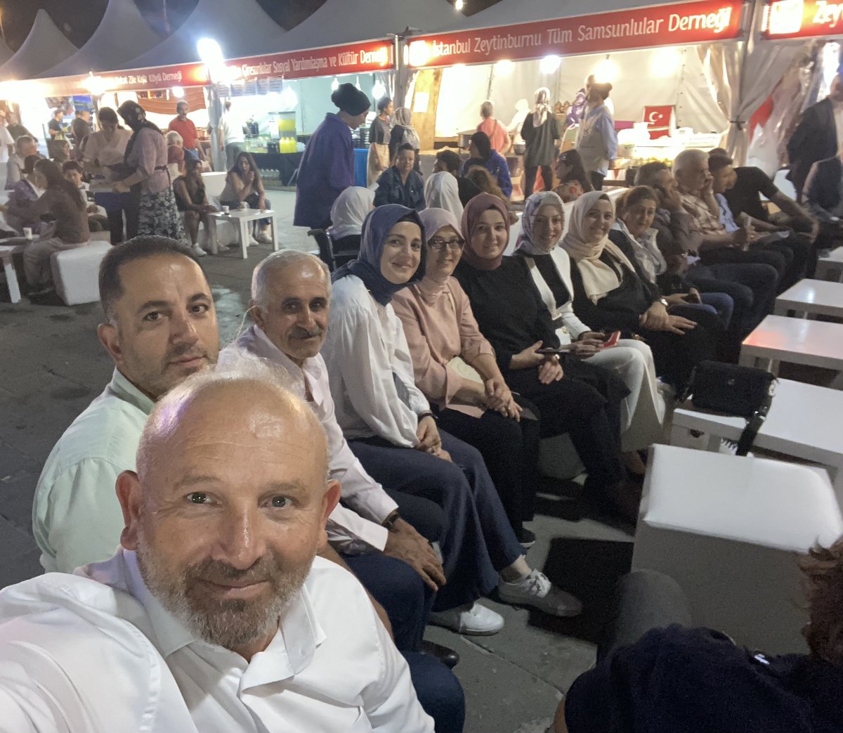Omeryildiz3455's tweet photo. Zeytinburnu 15 Temmuz Meydanında 19.Yöresel Günlerin 4.Gününde Şanlıurfalılar Derneğinin Davetine icabet  ettik .Başkan Murat Tufana ve Yönetimine teşekkür ediyoruz…

@selamidelibalta https://t.co/bUEM90A4fQ