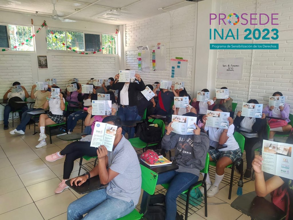 vinculasociedad's tweet photo. 📍La Fundación con equidad A.C del #PROSEDEINAI2023 también se encuentran trabajando con alumnos del #Bachilleres32 de #Suchitlan, #Comala, en donde se ha impartido el taller “Derecho de acceso a la información y protección de datos personales” #info360conocerparasaberyproteger https://t.co/juhOOAEVfa