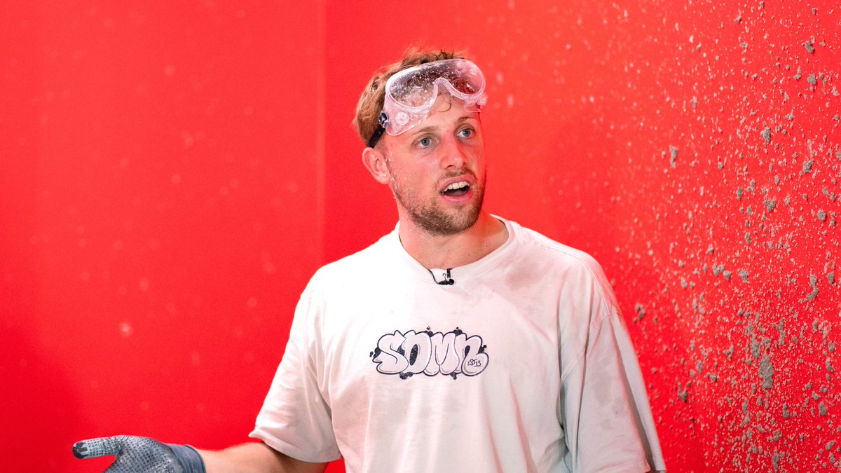 Sidemen's tweet image. Harry finding out the granny had the money all along

Bro was fuming when he thought Callux spent almost $10,000 on a concrete cube 😅