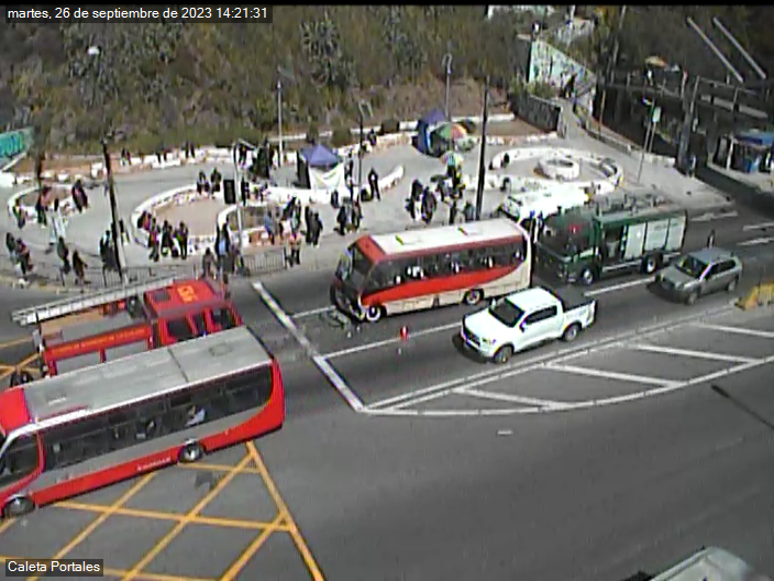 TTIValparaiso's tweet photo. AHORA [14:26] #Valparaíso: colisión en pista central de Av. España al llegar a Pellé, en dirección a Viña del Mar. Tránsito lento en el sector. Solo pista izquierda habilitada. https://t.co/9X5Sd5iyf1